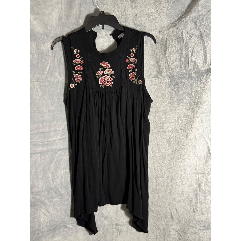Maurices Black Floral Embroidered Sleeveless Top Tank Size 1 plus size 16/18